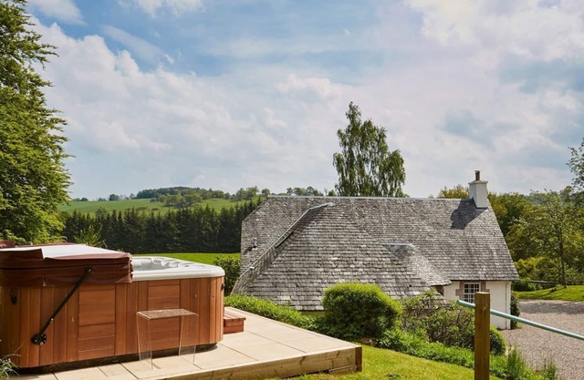 4 bedroom accommodation in Ochtertyre, near Crieff