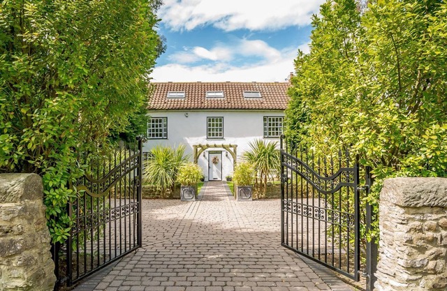 4 bedroom accommodation in Hawthorn, near Seaham