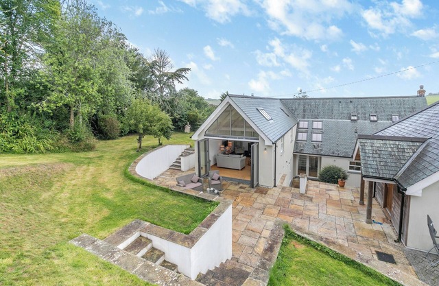 4 bedroom accommodation in St Just-in-Roseland, near St Mawes