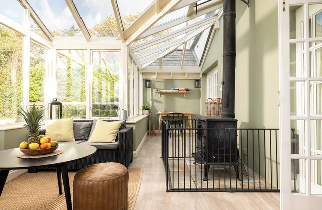 4 bedroom accommodation in Tiptoe, near Lymington