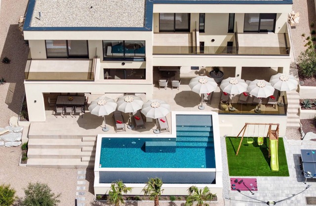 4 bedroom awesome home in Maslenica