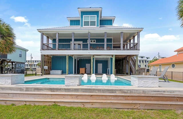 4 Bedroom Bay Front Home with Private Pool