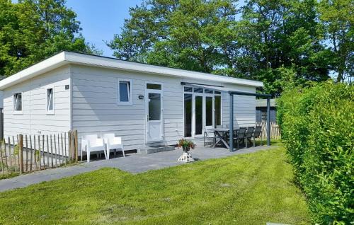 4 Bedroom Cozy Home In Heinkenszand