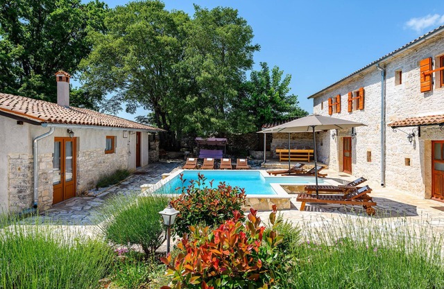 4 bedroom gorgeous home in Rezanci