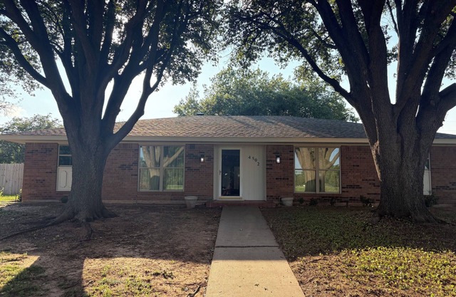 4 bedroom home right across from Weeks Park Golf course!