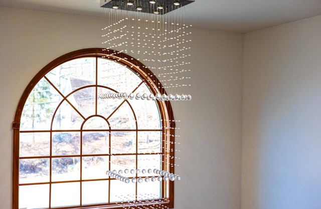 4-bedroom house in charming Saw Creek Poconos area with pool access, plus more!