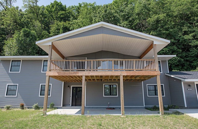 4-bedroom house in peaceful Winona with WiFi, AC. Relax and unwind