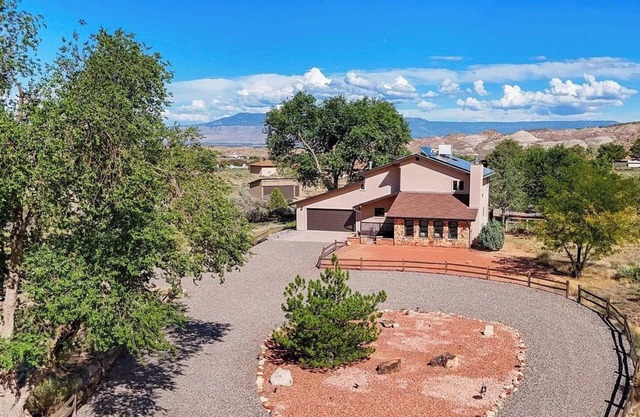 4-bedroom house. Epic views. No additional cost for cleaning. 2-Night Minimum.