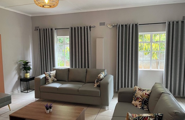 4-bedroom house in amazing Victoria Falls with WiFi, AC, private pool and garden