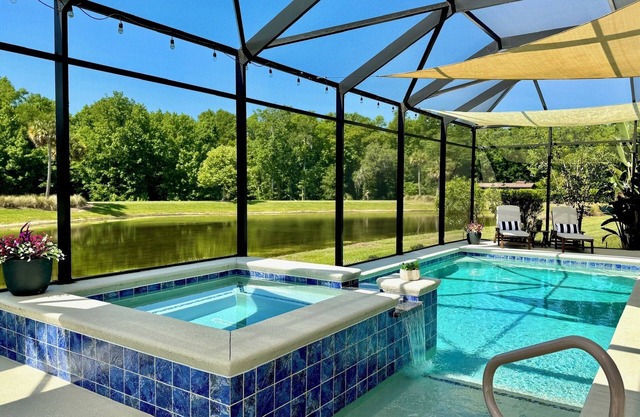 4 Bedroom Luxury Home w/Pool & Golf Cart in The Villages/Fantastic Location!