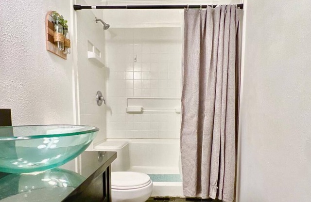 4 Bedroom Older Home Really Close to Barksdale AFB