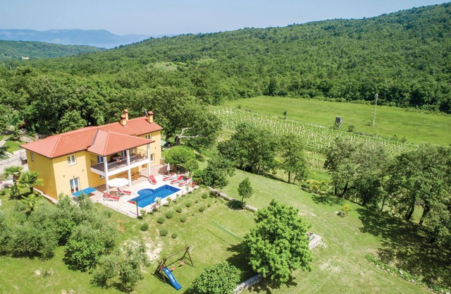 4 bedroom pet friendly home in Kranjci