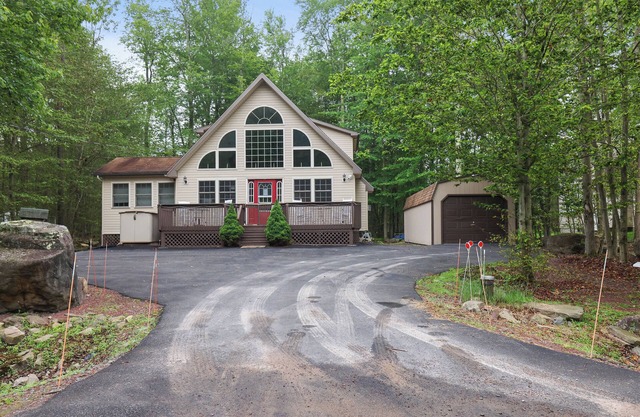 4 Bedroom Pocono Escape!