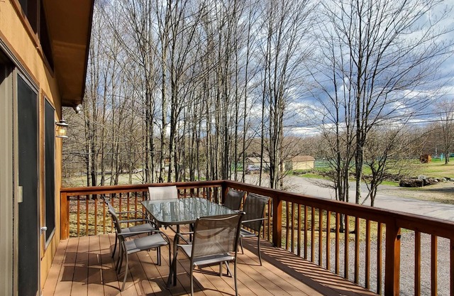 4 Bedroom Poconos Lake House Getaway
