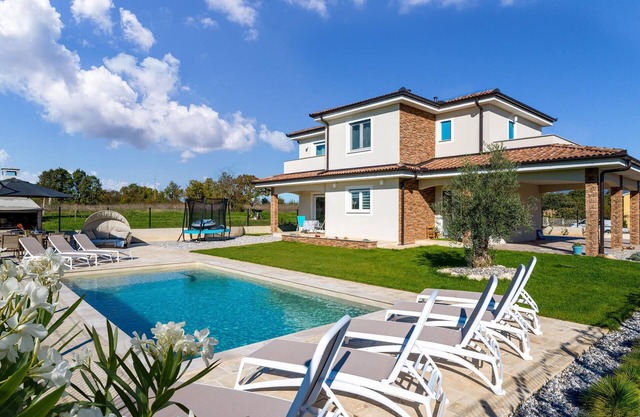 4 bedroom stunning home in Nedescina