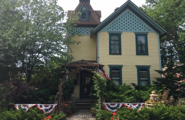 4-bedroom vacation home just 10 minutes from Geneva Lake