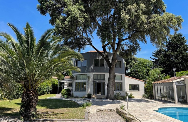 4 bedroom villa with 10x5 pool and gym