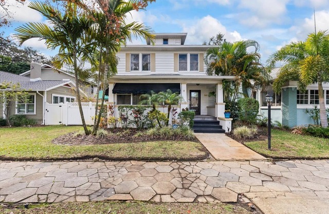4 BEDROOM WITH POOL IN OLD NE! STEPS TO WATERFRONT AND DOWNTOWN ST. PETE.