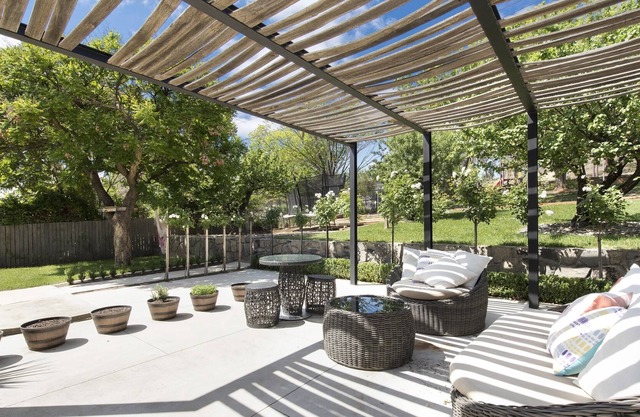 4 Beds, Netflix and a Family Sized yard - Location, Location