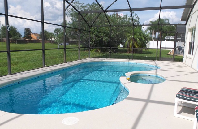 4 BR 3 BA, Secluded large pool and deck, Netflix WIFI AppleTV, gated community