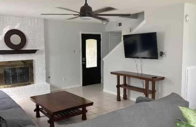 4 BR-Close to Downtown and All attractions with lots of space.