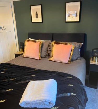 4 BRD House, with Double Parking