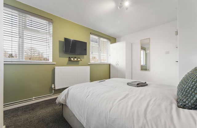 4 double bedroom 4 en-suite bathrooms, city centre location