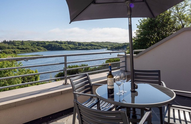 4 Harbour Heights - Sea Views that Wow