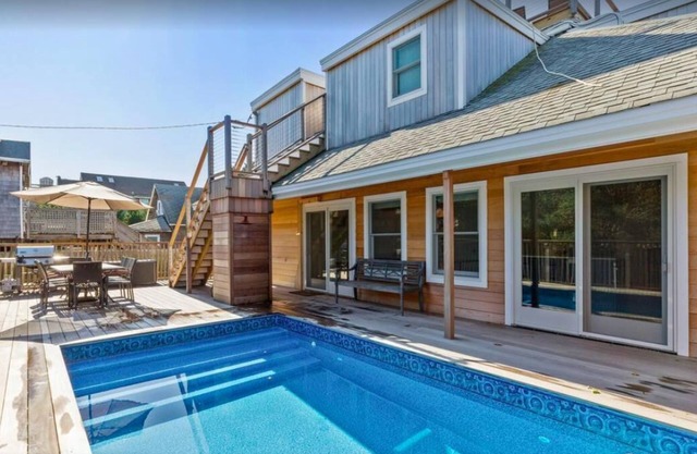 4 Houses from Ocean- Heated Pool Rooftop deck