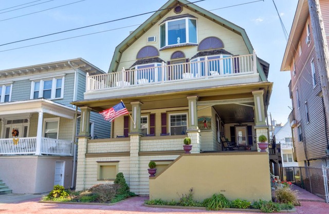 4 Houses From the Beach!