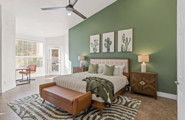 4 King Size Beds - HotTub & Pool