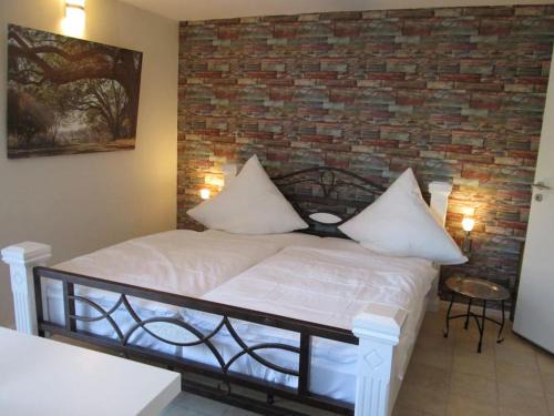 4 km zu A7 und A71, Idylle am Bach, großer Garten