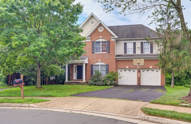 4 Mi to Dulles Airport: Spacious D.C. Area Home
