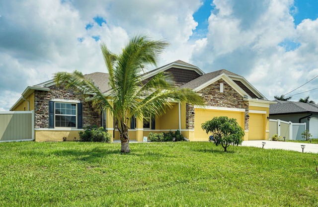 4 Mi to Golf: Gem w/Pool & Lanai in Cape Coral