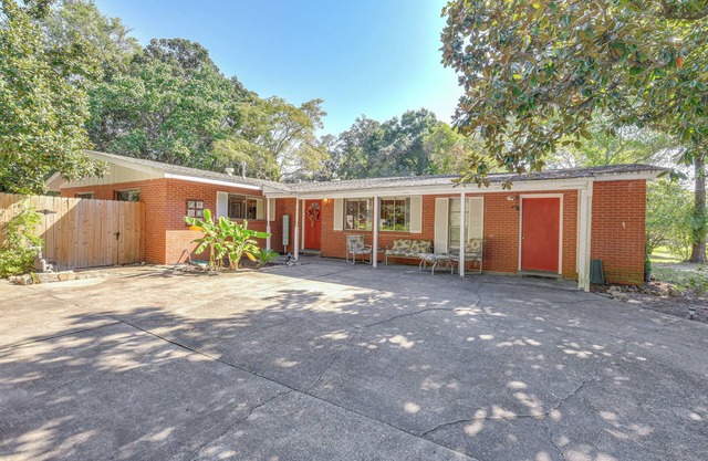 4 Mi to Okaloosa Island Beaches! Pet-Friendly Home