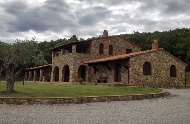 4-Panoramic farmhouse nestled in the nature of the Tuscan countryside