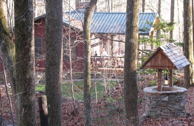 4 Season Cabin in the Woods with Private Lake Usage