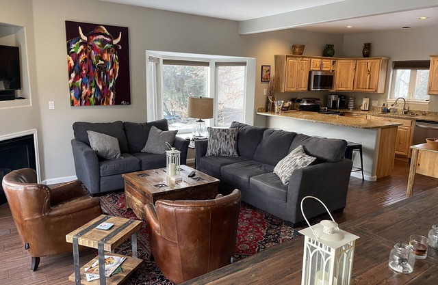 4 - Season Mountain Getaway - Skiing, Golf, Hiking all minutes away!