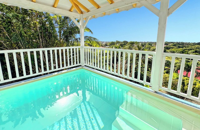 4-star Villa Lauréal with 180° sea view and private pool, ideal for 10 people