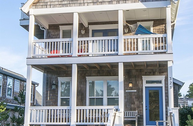 4-Stories of pure Fun, HotTub, Bikes, Master wKing