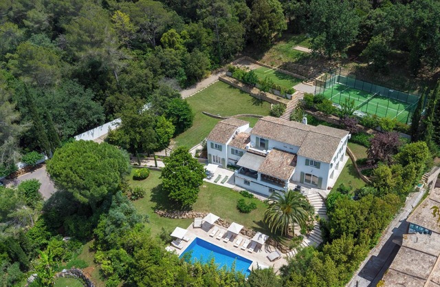 400m² Villa with Padel, Pool & Volleyball