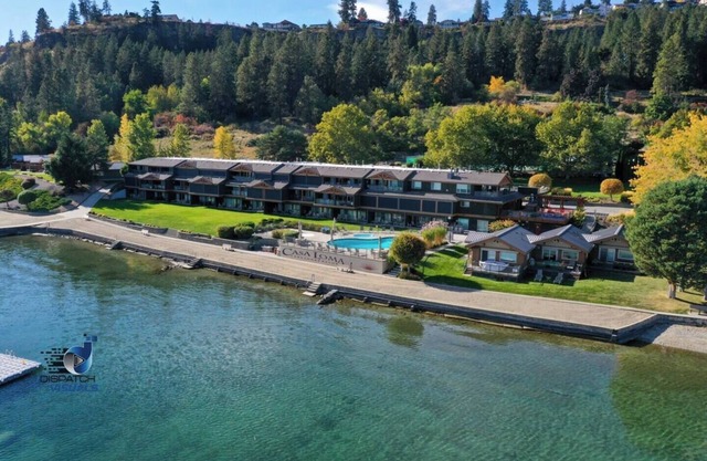 408 - Serene Lakeside with Stunning Views