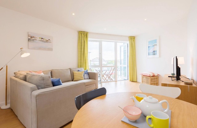 41 Tre Lowen is the perfect coastal retreat, offering a stylish, one-bed Apt