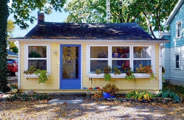 422 Oak Ave Charming two bedroom Close to the Lake and Downtown!