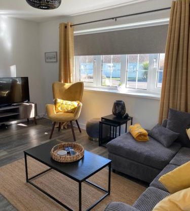 44 Gower holiday village Ty Gŵyr Cosy 2 bedroom Chalet with a seasonal indoor pool