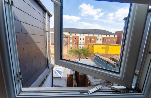 44 North Road Studios Near QE and UOB