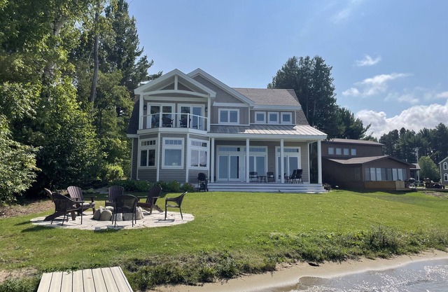 4678 on Glen Lake - Beautiful Luxury Cottage