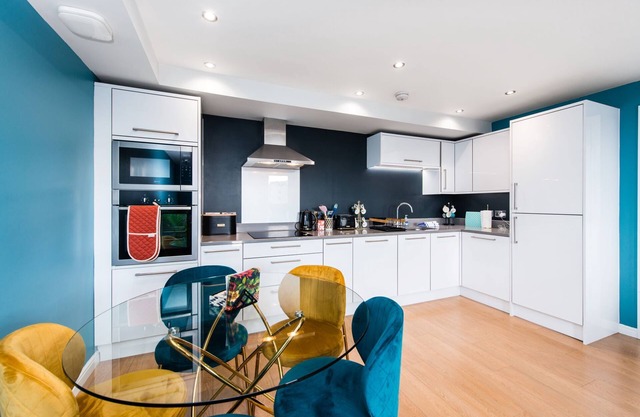 48 Annandale Street - Bold, bright child friendly apartment with free parking.