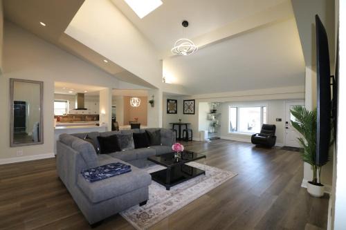 4bed, 2bath cozy-luxury-modern house