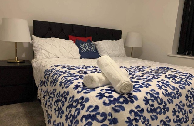 4bed House - Direct Links Into Central London